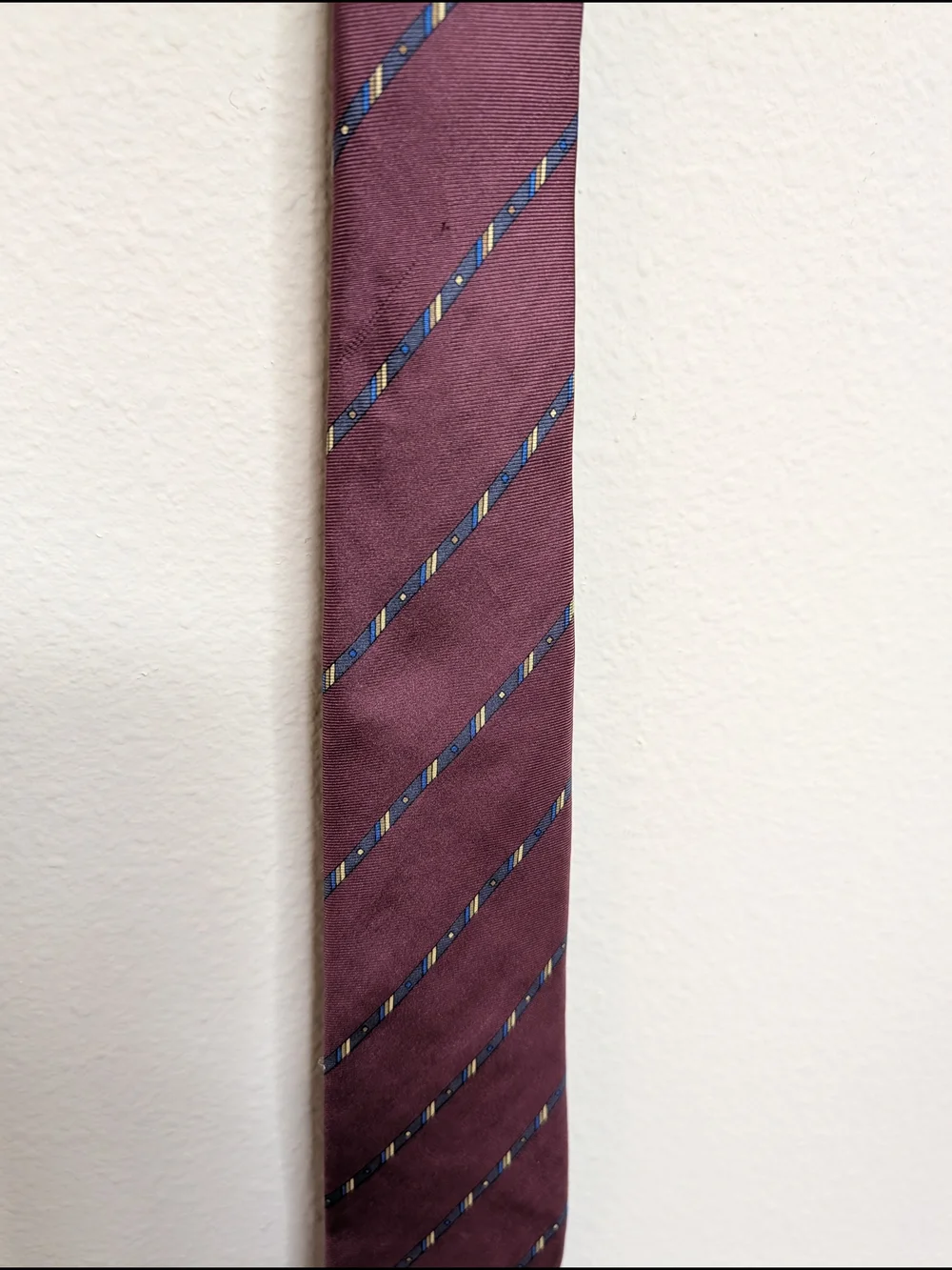 Geoffrey Beene Tie‎ Burgundy Regimental Stripe 100% Silk Imported from Italy